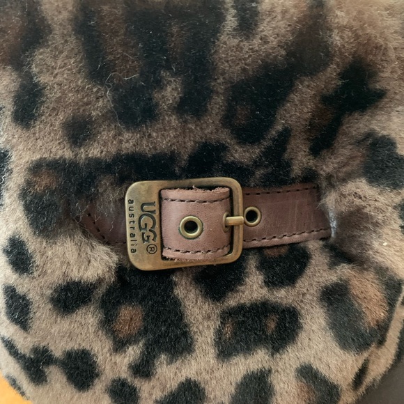 RARE* UGG® AUSTRALIA Ellee Animal Boot Sz6 Brown Cheetah Fur Cuff Buckle detail - Picture 5 of 9